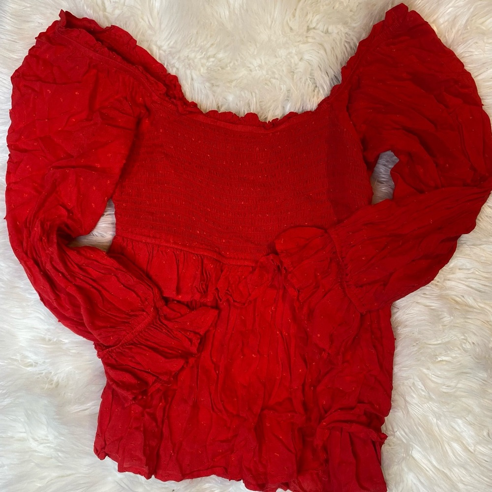 Women’s statement long sleeve top!